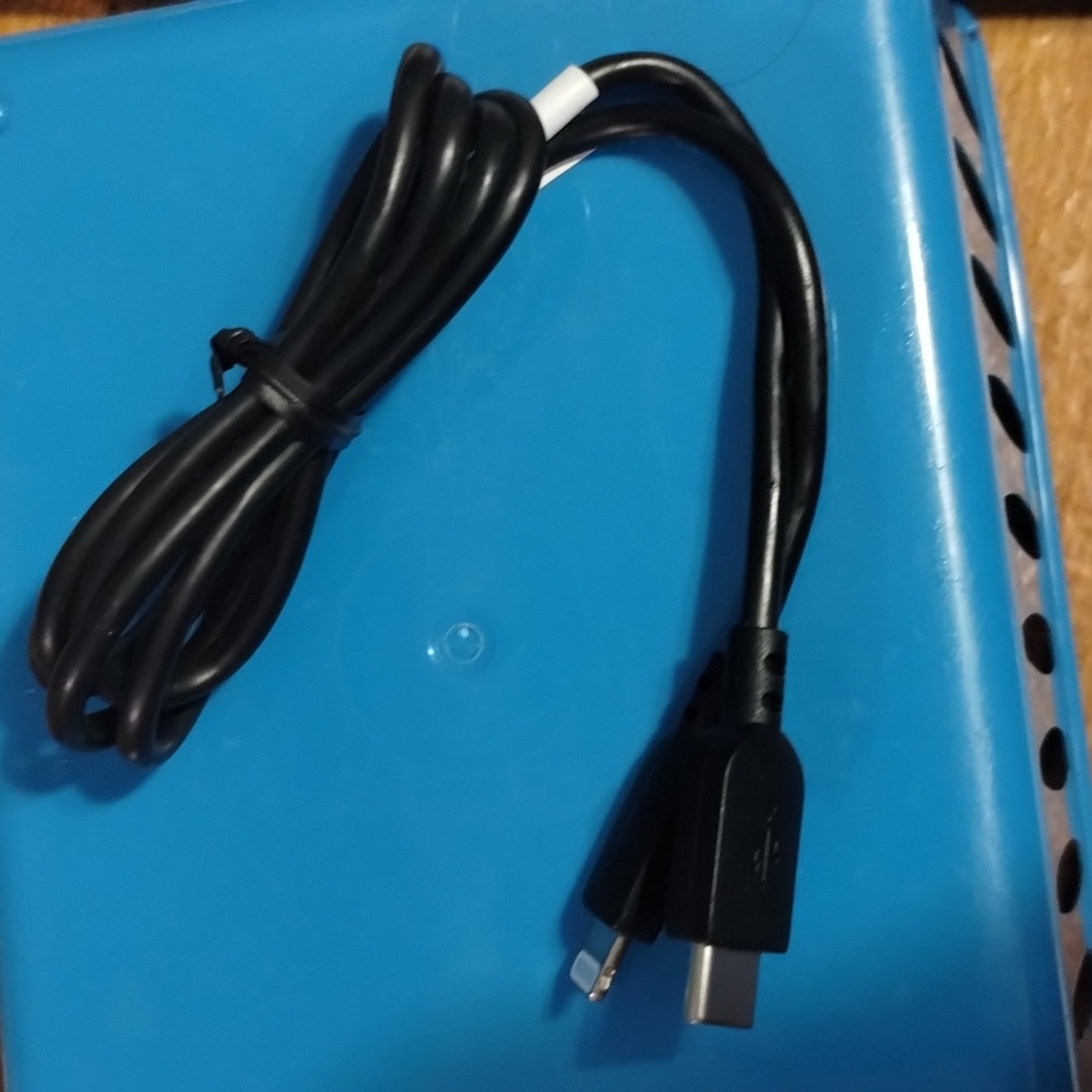 Charge Your Android/iPhone Devices Anywhere with PD20W+USB Portable Dual-Port